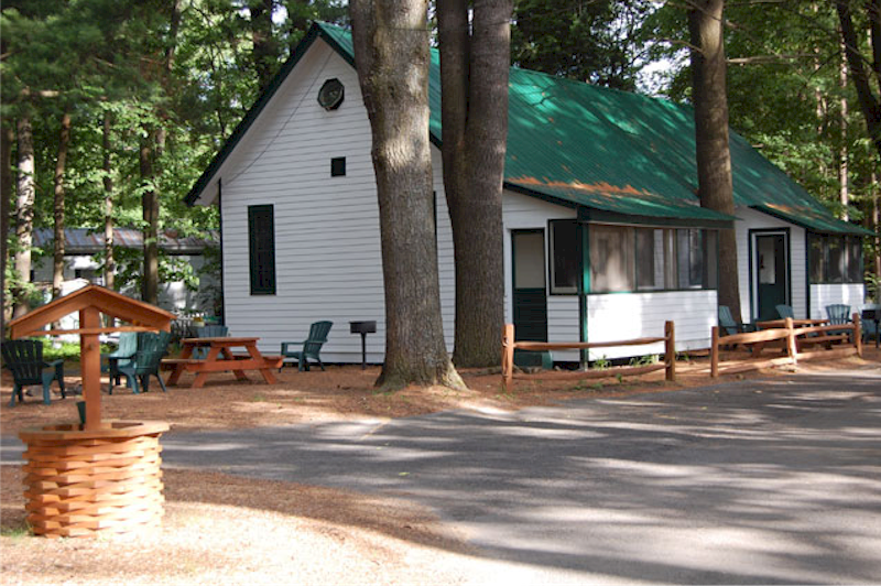 Waterfront Cottages And Lodge Resort In Lake Luzerne